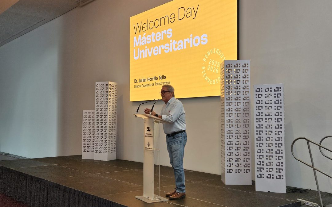 Julián Horrillo Tello, director acadèmic del TecnoCampus, fent el seu discurs de benvinguda als nous estudiants de màster durant el Welcome Day